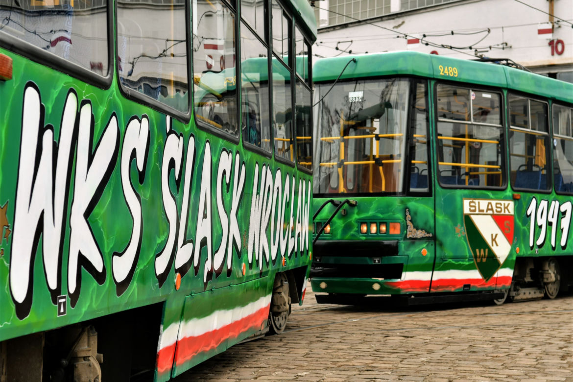 Tramwaj MPK pomalowany w barwy Śląska Wrocław
