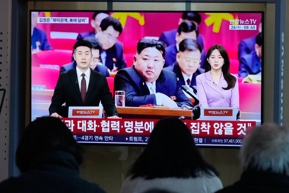 Korea Płn./ Przywódca Kim Dzong Un z 13-letnią córką testowali nowe pistolety