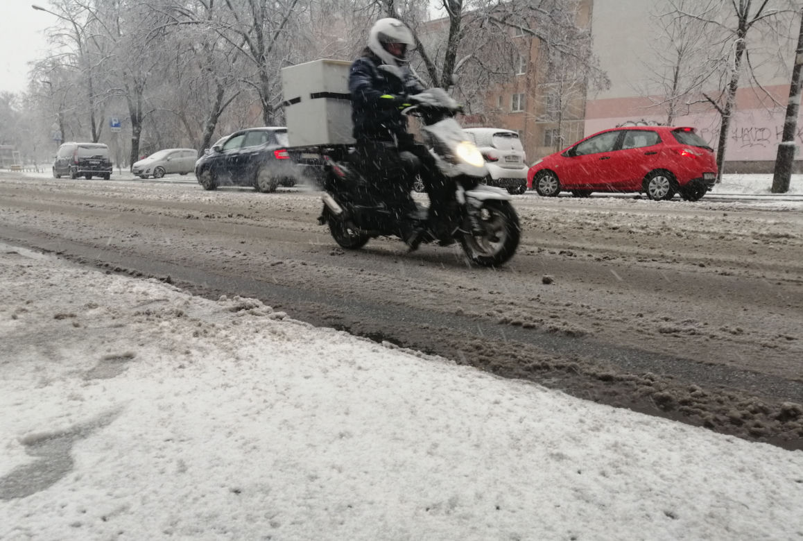 Śnieg zaskoczył Warszawę