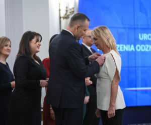 Prezydent w Dzień Kobiet wręczył odznaczenia zasłużonym kobietom