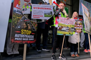 Dramat setek rodzin pod Warszawą! Nowa autostrada zburzy ich domy?! „Żyjemy na bombie”