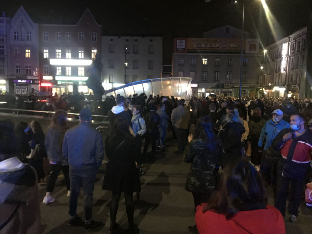 Strajk kobiet w Sosnowcu. Tłumy na ulicach! Wsparcie karetek, medyków i taksówkarzy