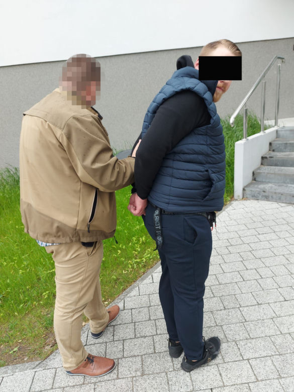 Okradł ze wspólnikami mieszkanie. Wpadli, bo zgubił w nim paragon