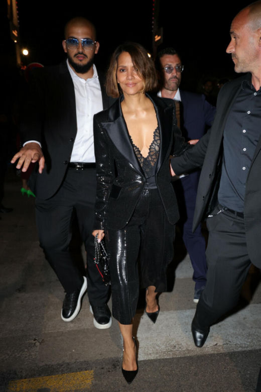 Halle Berry ma 59 lat i pokazała się w bikini. Wszystkim opadły szczęki!