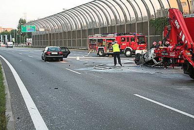 KATOWICE: Wypadek pod rondem. Dwie ofiary śmiertelne