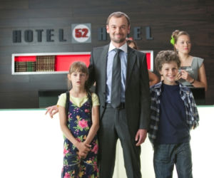 HOTEL 52. Jeremi (Adam Pater), Małgosia (Natalia Keber), Bartek (Jakub Zdrójkowski)
