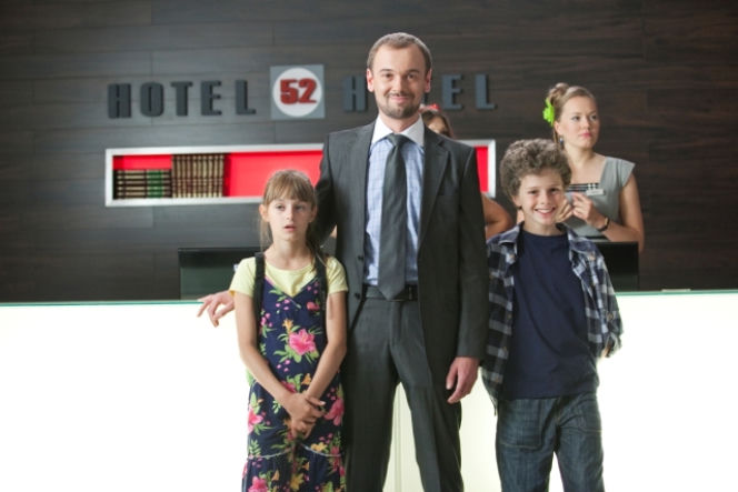 HOTEL 52. Jeremi (Adam Pater), Małgosia (Natalia Keber), Bartek (Jakub Zdrójkowski)