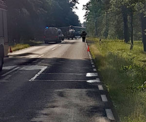 Kamieńczyk. Trzech ciężko rannych mężczyzn! Ich audi roztrzaskało się o drzewo na DK nr 62 [ZDJĘCIA]