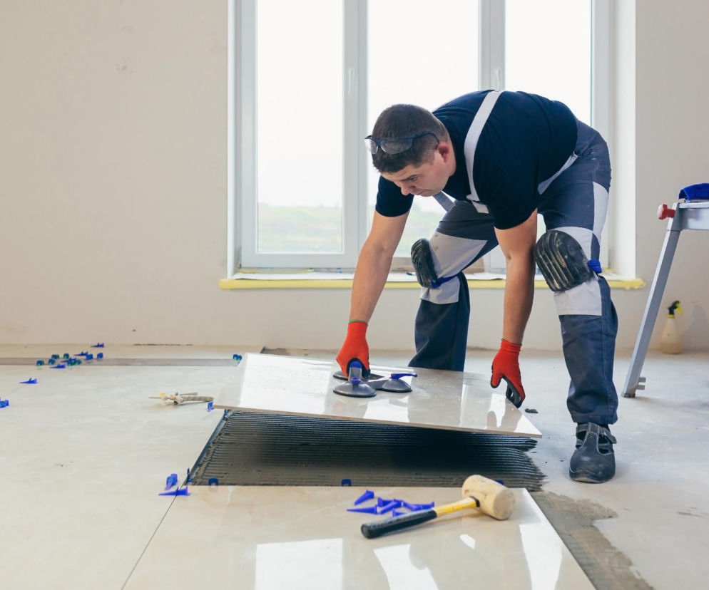 Jak poprawnie układać płytki wielkoformatowe? – podstawowe zasady montażu