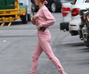 Hailey Bieber