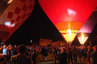 Nałęczów: Balony ozdobiły niebo! Niezwykłe, nocne widowisko
