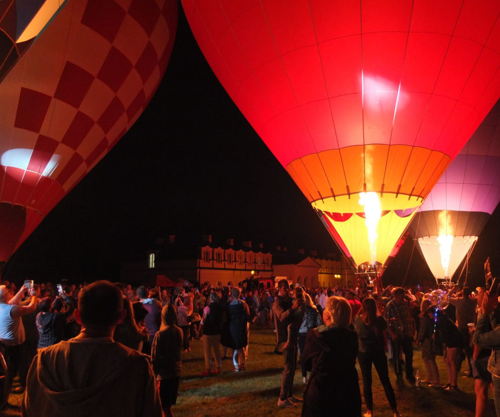 W dzień latały, nocą ziały ogniem. Nocny pokaz balonów w Nałęczowie 