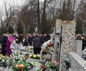 20-letnia Marta z Pabianic zginęła od ciosów nożem. Zostawiła maleńką córeczkę. Dziś pożegnało ją całe miasto