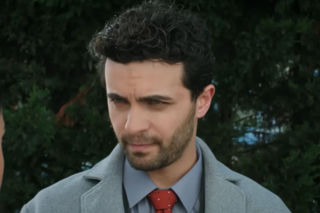 Panna młoda, odcinek 26: Cihan odchodzi z firmy. Zaskakuje wszystkich, gdy zabiera Hancer do domu