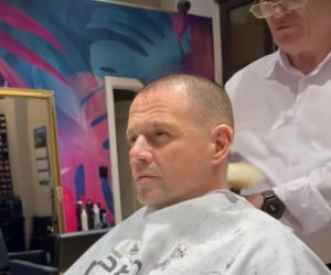 Zdjęcie łysego Rafała Trzaskowskiego obiegło internet. Prawda o udziale w zbiórce Łatwoganga jest zupełnie inna