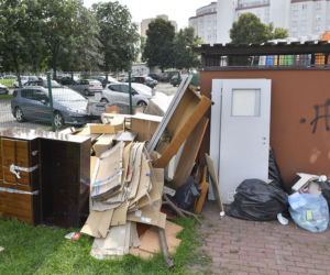 Śmieciowy CHAOS w Warszawie. Wiemy jak wyliczyć nową opłatę