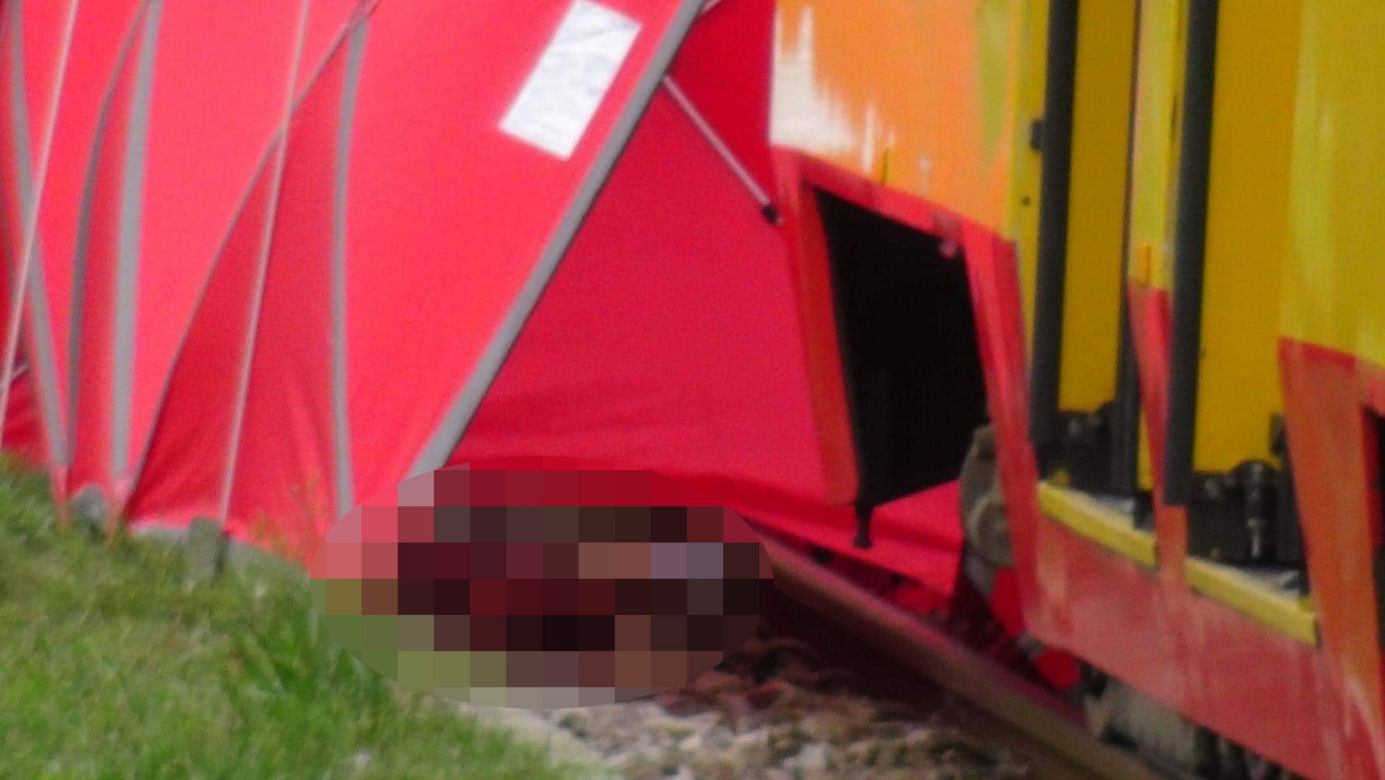 Tragedia w Warszawie. Tramwaj przytrzasnął 4-letniego chłopca i ciągnął po torowisku. Dziecko nie żyje, jego babcia zemdlała