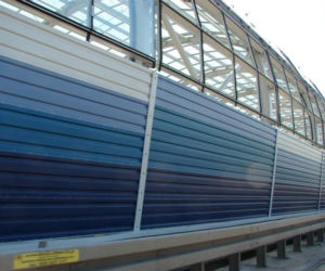 Szklane zadaszenia nad trasą AK w Warszawie 