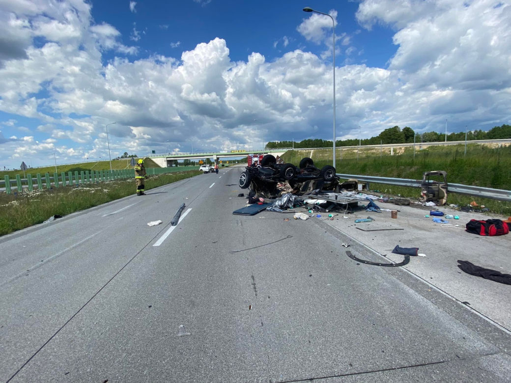 Makabra na S7. Z terenowego uaza została kupa złomu. 5 osób rannych
