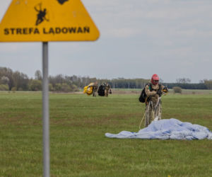 Policyjny black hawk nad Warszawą