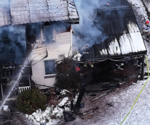 Z piętrowego domu zostały tylko zgliszcza, ogień zabrał wszystko. Potężny pożar pod Warszawą