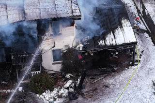 Z piętrowego domu zostały tylko zgliszcza, ogień zabrał wszystko. Potężny pożar pod Warszawą