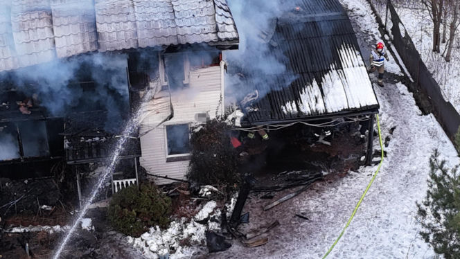 Z piętrowego domu zostały tylko zgliszcza, ogień zabrał wszystko. Potężny pożar pod Warszawą