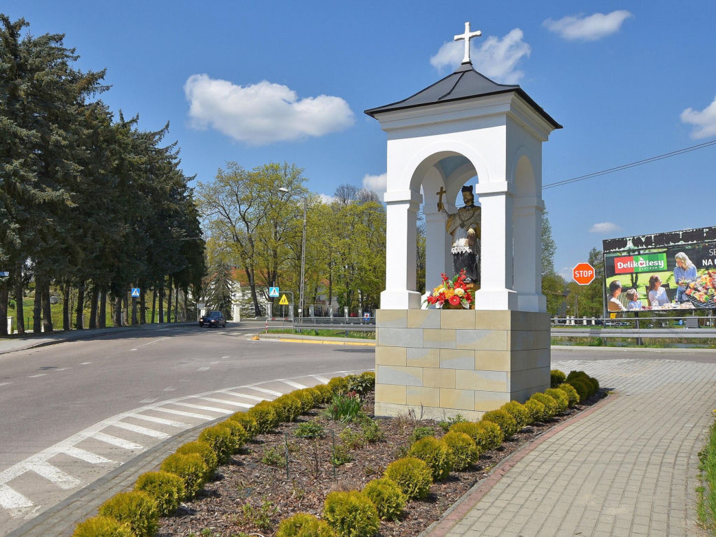 To jedno z najmniejszych małopolskich miast. Stało się sławne w czasie potopu szwedzkiego