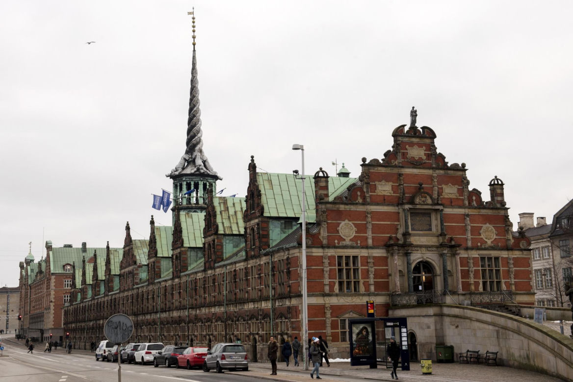"Nasze Notre Dame" w ogniu! Runęła wieża! "400 lat dziedzictwa w płomieniach" 