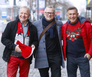 Sportowcy i aktorzy pod siedzibą TVN