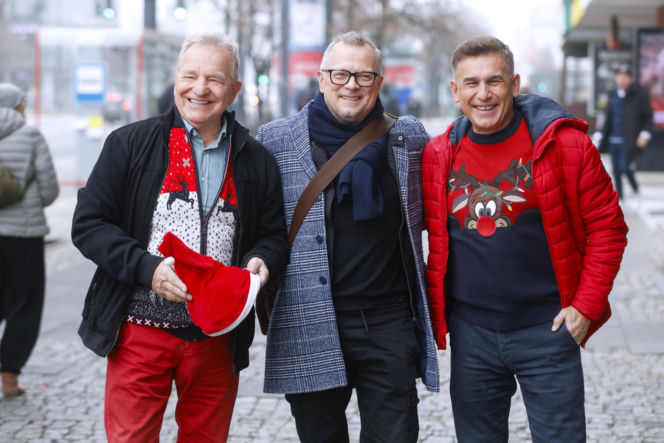 Sportowcy i aktorzy pod siedzibą TVN