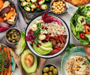 Nadciśnienie dotyka połowy dorosłych. Oto przekąski, które wspierają serce i regulują ciśnienie