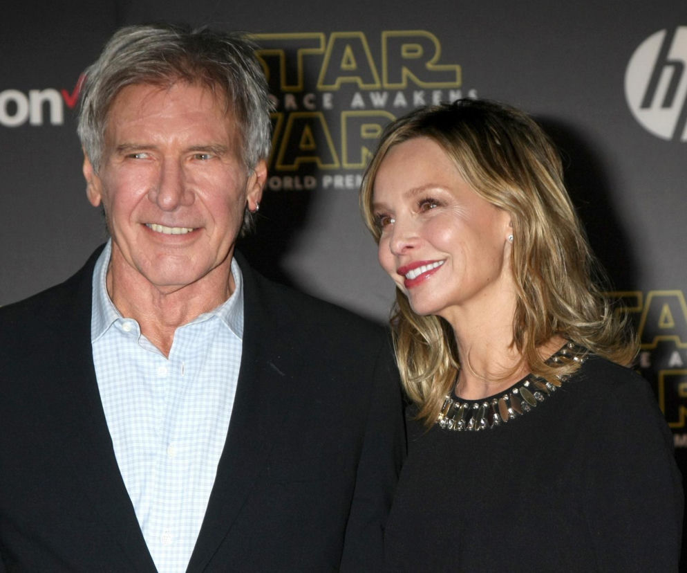 Grała uwielbianą prawniczkę, teraz ma 61 lat. Całuje się na lotnisku z 83-letnim mężem