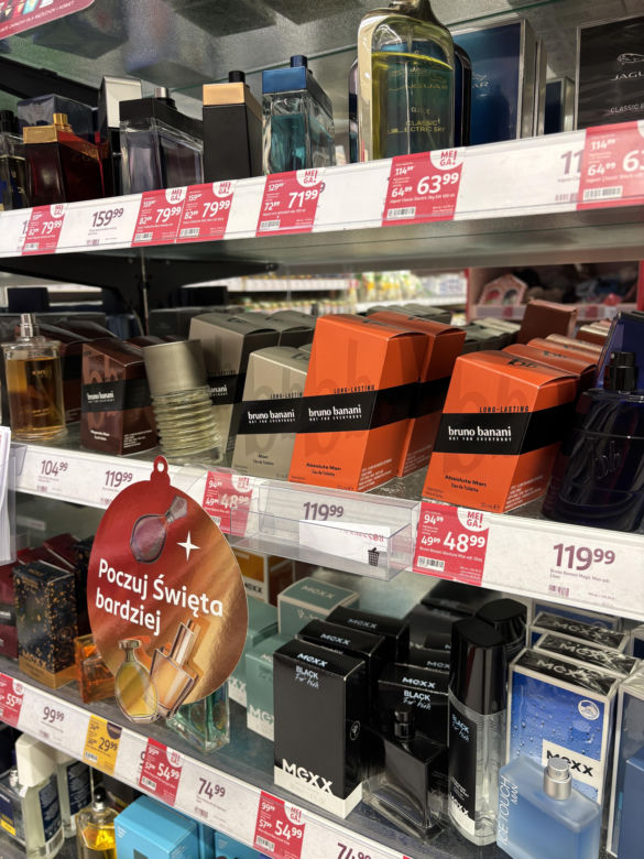 Wyprzedaż perfum w Rossmannie