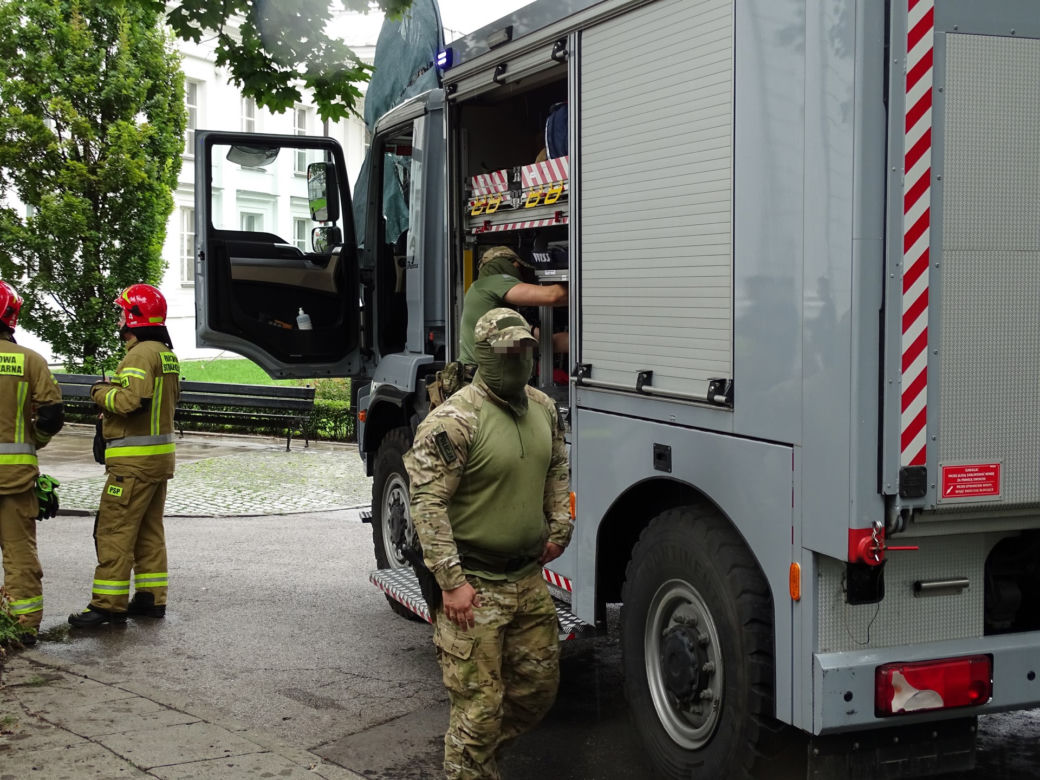 Saperzy na Uniwerku. Duża akcja służb 