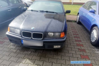 18-latek za kierownicą BMW trenował poślizgi na placu festynowym. Straty naliczono na pokaźną sumę