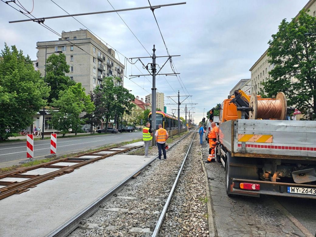 Wielka ofensywa Tramwajów Warszawskich. Tramwajarze remontują i budują jak szaleni
