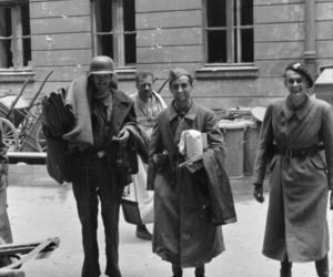 Powstanie Warszawskie. Na początku była euforia. Widać to na zdjęciach Lokajskiego