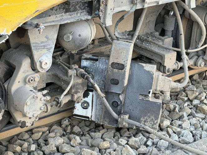 Zderzenie ciężarówki z tramwajem i potrącenie na torowisku; utrudnienia w kursowaniu tramwajów