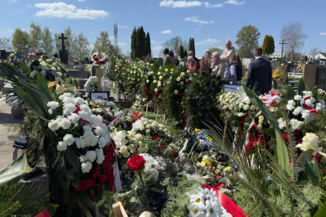 Tak wygląda grób Łukasza Litewki dzień po pogrzebie. Widok rozdziera serce