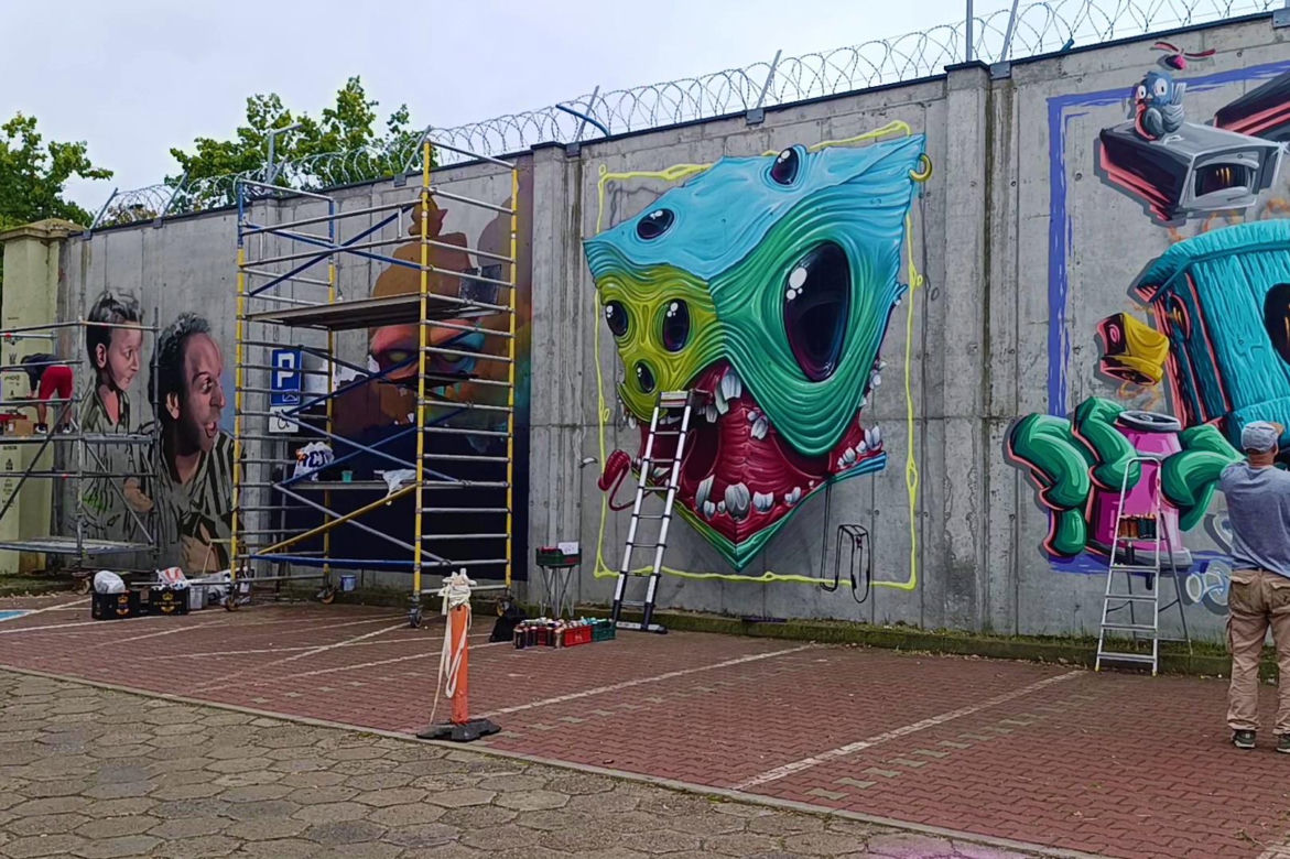 Street-art na murach aresztu