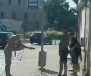 Półnagi mężczyzna z nożem gonił ludzi na ulicy. Dantejskie sceny we Wrocławiu