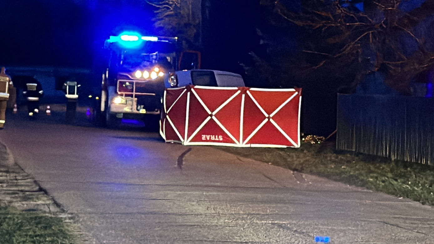 Zginął zmiażdżony przez busa pod własnym domem! Tragedia pod Łochowem