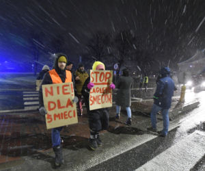 Blokowali rondo bo nie chcą smrodu. „Burmistrz sprzedał nasze zdrowie!”