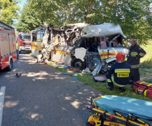 Wypadek autobusu w Mierzynie