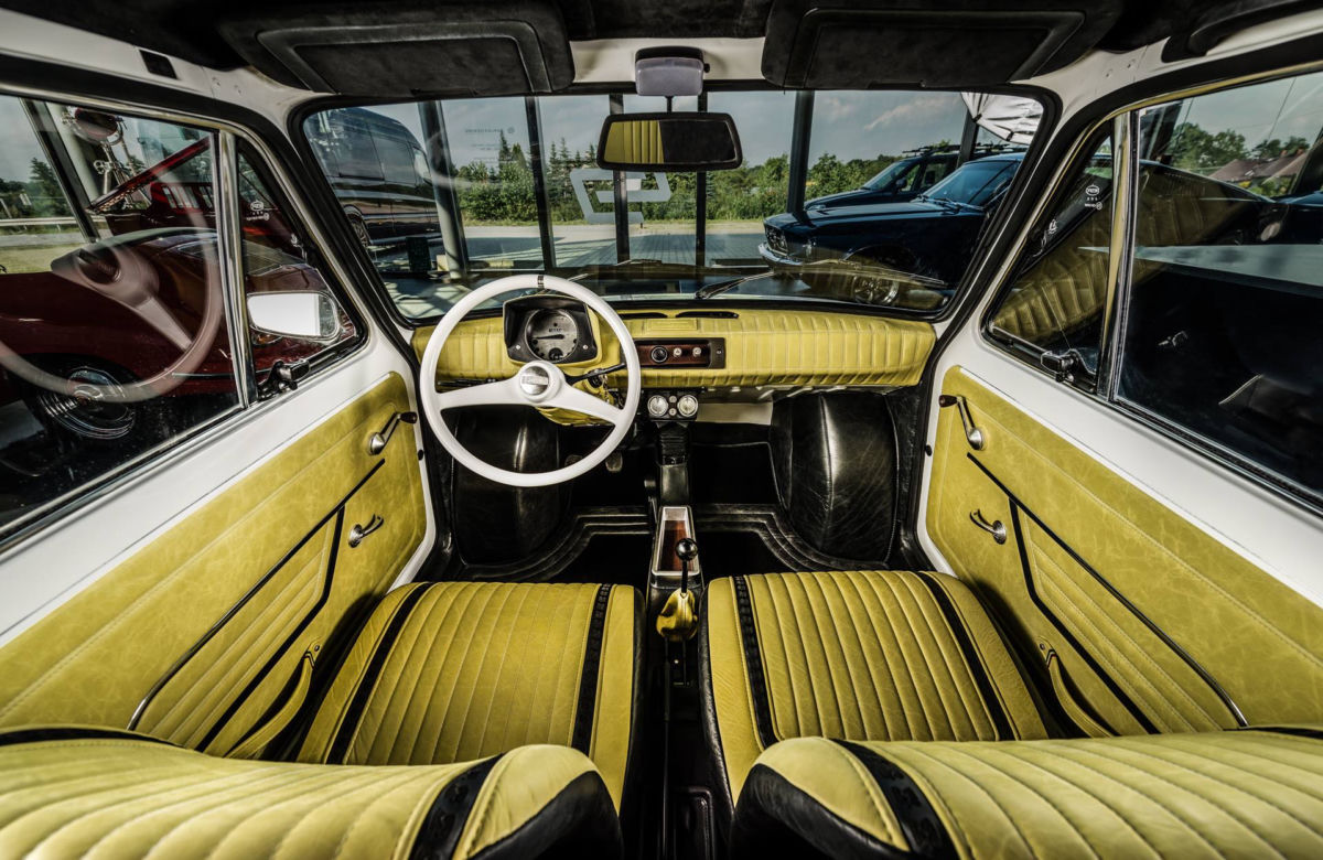 Fiat 126p dla Toma Hanksa z wnętrzem Carlex Design