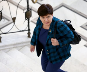Znany projektant mody miażdży Szydło. Wysyła ją po porady do Agaty Dudy! 
