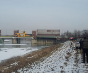 Kraków: Na Wiśle zauważono ciało mężczyzny. Trwa akcja służb [ZDJĘCIA]