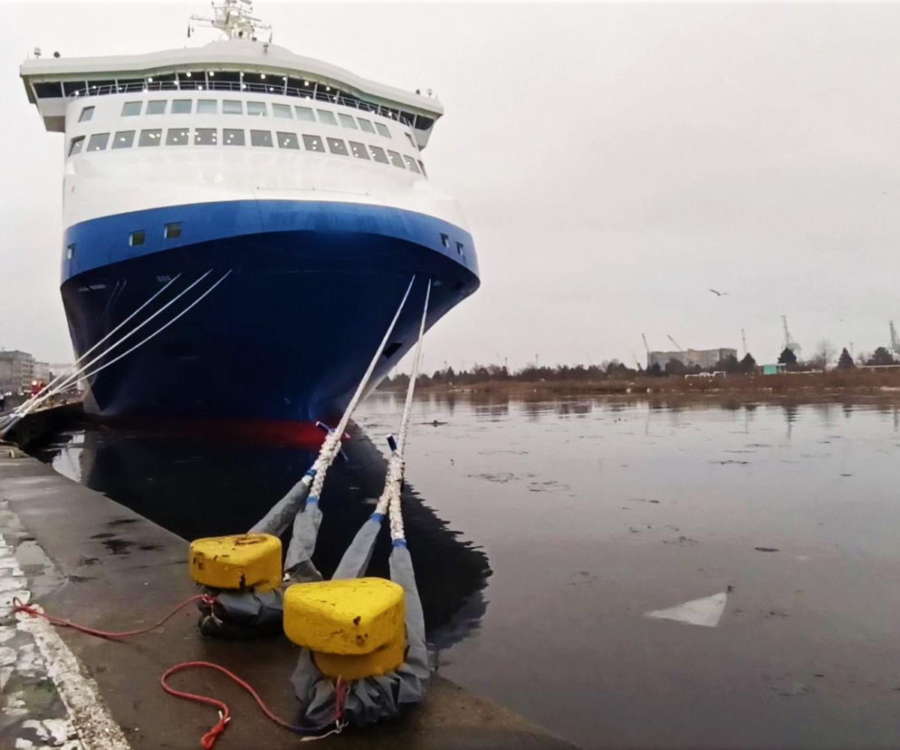 Promy utknęły w porcie. Operatorzy odwołują rejsy do Skandynawii
