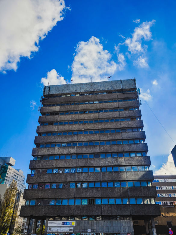 Opuszczony biurowiec "Centralu" odkrywa swoje tajemnice 